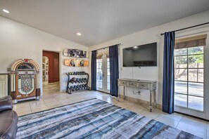 House (5 Bedrooms) | Interior