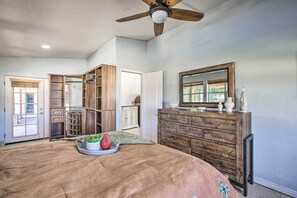 House (5 Bedrooms) | Interior