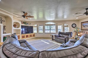 House (5 Bedrooms) | Interior