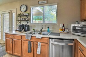 Interior - Charming Surprise Home w/ Patio & Central Location (Surprise)