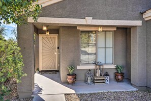 Interior - Charming Surprise Home w/ Patio & Central Location (Surprise)
