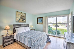 2 bedrooms, bed sheets - Daytona Beach Condo Rental ~ 2 Mi to Beach! (Daytona Beach)