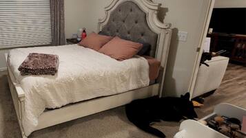 2 bedrooms, desk, iron/ironing board, free WiFi