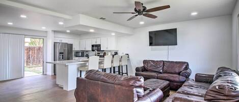 Apartment (3 Bedrooms) | Front of property