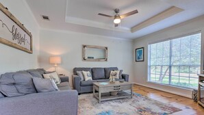 Interior - Charming Dauphin Island Home ~ 1 Mi to Beach! (Dauphin Island)