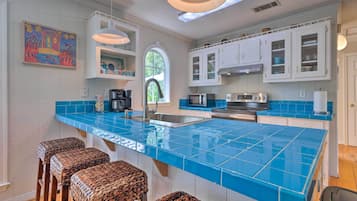 Cottage (2 Bedrooms) | Private kitchen | Microwave, oven, stovetop, dishwasher