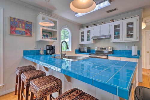 Charming Dauphin Island Home ~ 1 Mi to Beach!