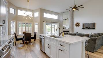 House (4 Bedrooms) | Interior