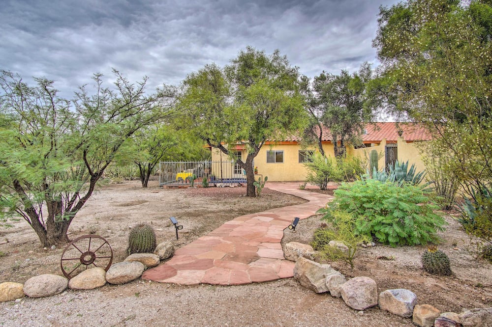 Charming Tucson Casita Near Hiking & Biking! - North Sabino Canyon Road, AZ