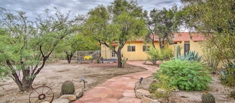Charming Tucson Casita Near Hiking & Biking!