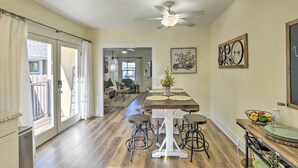 A spacious kitchen with a central island, a ceiling fan, and a dining area with stools. - Centrally Located House in Chico w/ Gas Grill (Chico)