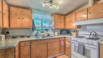 Rumah (3 Bedrooms) | Dapur pribadi | Microwave, oven, kompor, dan blender