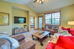 Appartement (3 Bedrooms) | Coin séjour | Télévision