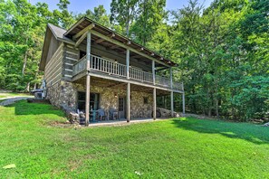 Exterior - Lakefront Log Cabin w/ Fire Pit & Gas Grill! (Leitchfield)