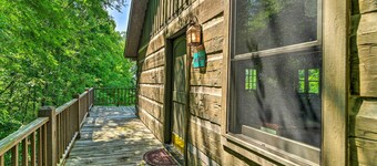 Lakefront Log Cabin w/ Fire Pit & Gas Grill!