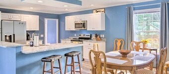 Mountain-view Zirconia Home: Walk to Lake Summit!