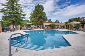 Outdoor pool - Sedona Condo w/ Pool, Hot Tub, & Pickleball! (Sedona)