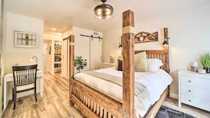 A bedroom with a wooden four-poster bed, a desk with a chair, a bedside table, and a nightstand. - Sedona Condo w/ Pool, Hot Tub, & Pickleball! (Sedona)