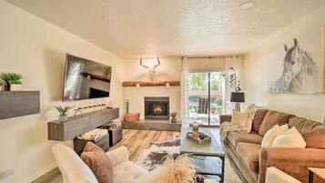 Apartment (1 Bedroom) | Living area