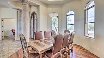 Villa (6 Bedrooms) | Interior