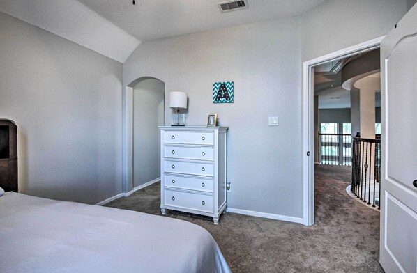 House (5 Bedrooms) | Interior