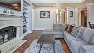 House (5 Bedrooms) | Interior