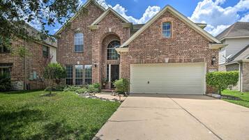 House (5 Bedrooms) | Front of property