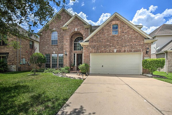 Front of property - Spacious Home w/ Backyard ~ 25 Mi to Houston! (Rosharon)