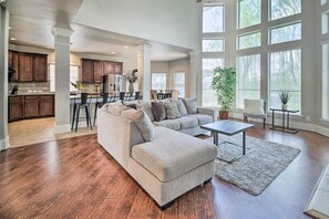 House (5 Bedrooms) | Interior