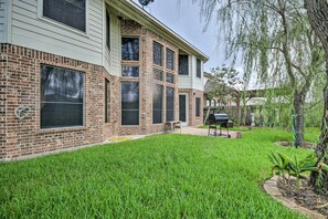 House (5 Bedrooms) | Interior - Spacious Home w/ Backyard ~ 25 Mi to Houston! (Rosharon)