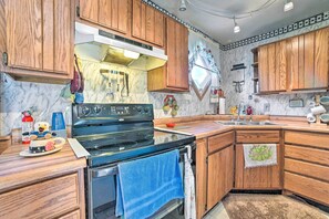 Microwave, oven, stovetop, cookware/dishes/utensils - Petoskey Schoolhouse in Countryside Setting! (Petoskey)