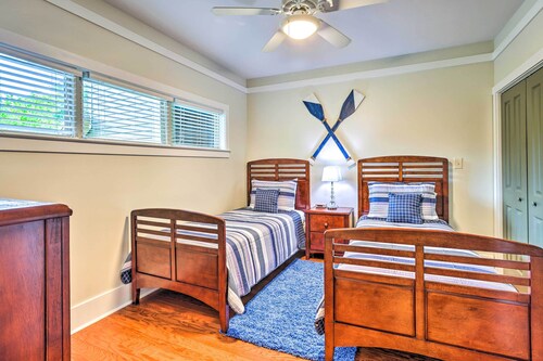 Lakefront Condo w/ Community Pool & Boat Dock
