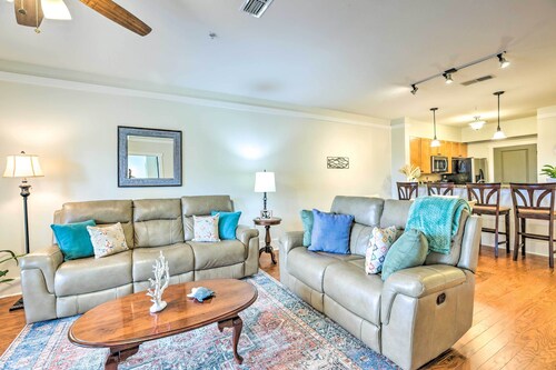 Lakefront Condo w/ Community Pool & Boat Dock