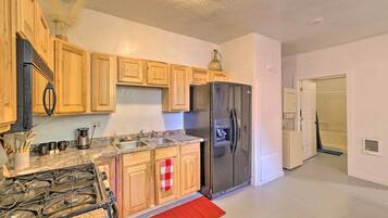 Apartemen (1 Bedroom) | Dapur pribadi | Microwave, oven, kompor, dan mesin pembuat kopi/teh