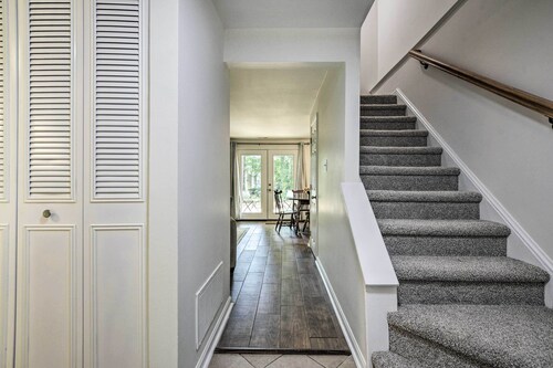 Walk to Dtwn & Breweries: Townhome in Cary!