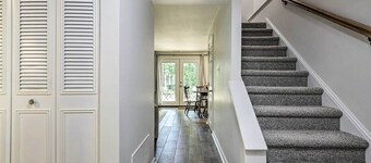 Walk to Dtwn & Breweries: Townhome in Cary!