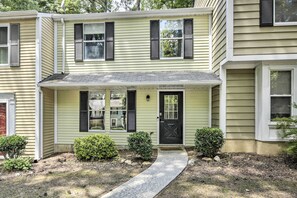 Apartment (2 Bedrooms) | Interior - Walk to Dtwn & Breweries: Townhome in Cary! (Cary)