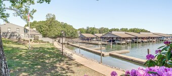 Sun-filled Condo w/ Smith Mountain Lake Views