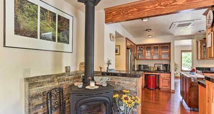 Pet-friendly Mount Shasta Home w/ Hot Tub!