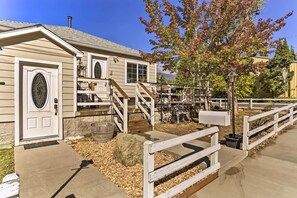 Exterior - Pet-friendly Mount Shasta Home w/ Hot Tub! (Mount Shasta)