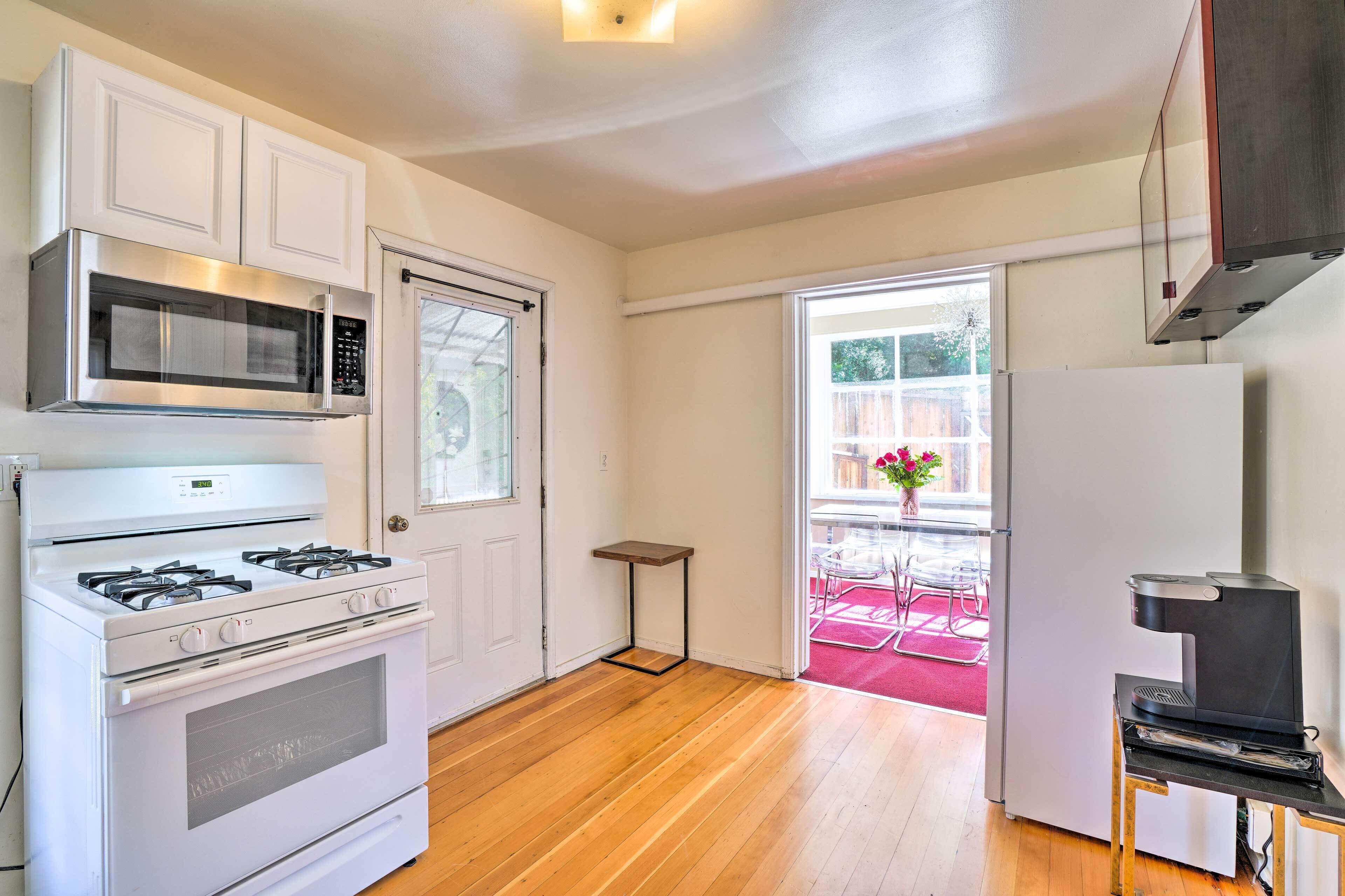 Nhà (2 Bedrooms) | Bếp riêng | Lò vi sóng, lò nướng, bếp nấu, khăn giấy 