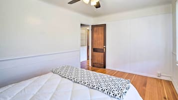 House (2 Bedrooms) | 2 bedrooms, bed sheets