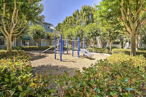 Bright Sunnyvale Condo w/ Community Pool!