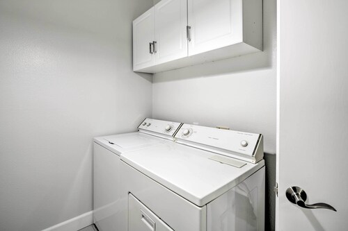 Bright Sunnyvale Condo w/ Community Pool!