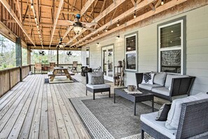 Outdoor dining - Waterfront Bay St Louis Beach House w/ Deck! (Bay St Louis)