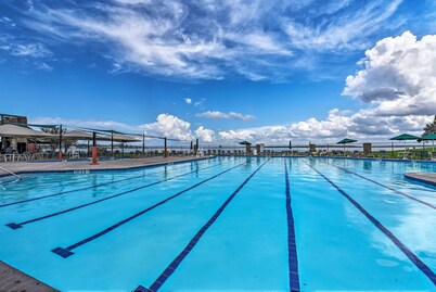 Idyllic Montgomery Condo w/ Pool & Lake View!