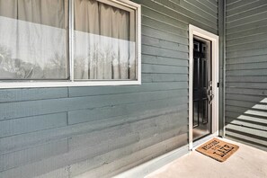 Apartment (2 Bedrooms) | Interior - Idyllic Montgomery Condo w/ Pool & Lake View! (Montgomery)
