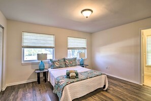 House (3 Bedrooms) | 3 bedrooms, desk, laptop workspace, iron/ironing board - St Petersburg Hideaway w/ Fire Pit & Grill! (St. Petersburg)