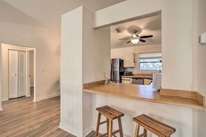 Microwave, oven, stovetop, dishwasher - St Petersburg Hideaway w/ Fire Pit & Grill! (St. Petersburg)