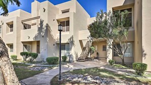 A modern building with multiple units, a central staircase, and a well-maintained garden area. - Modern Scottsdale Condo ~ 10 Mi to Old Town! (Scottsdale)